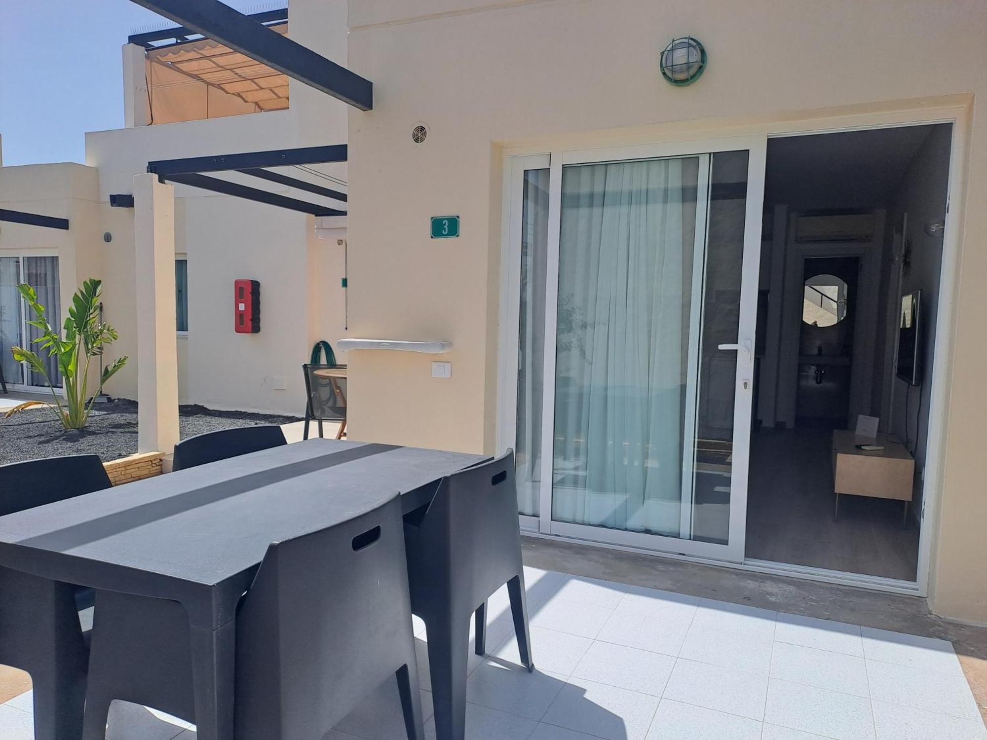 Homeforguest Apartamento 15 Con Terraza Y Piscina En 科拉雷侯 外观 照片