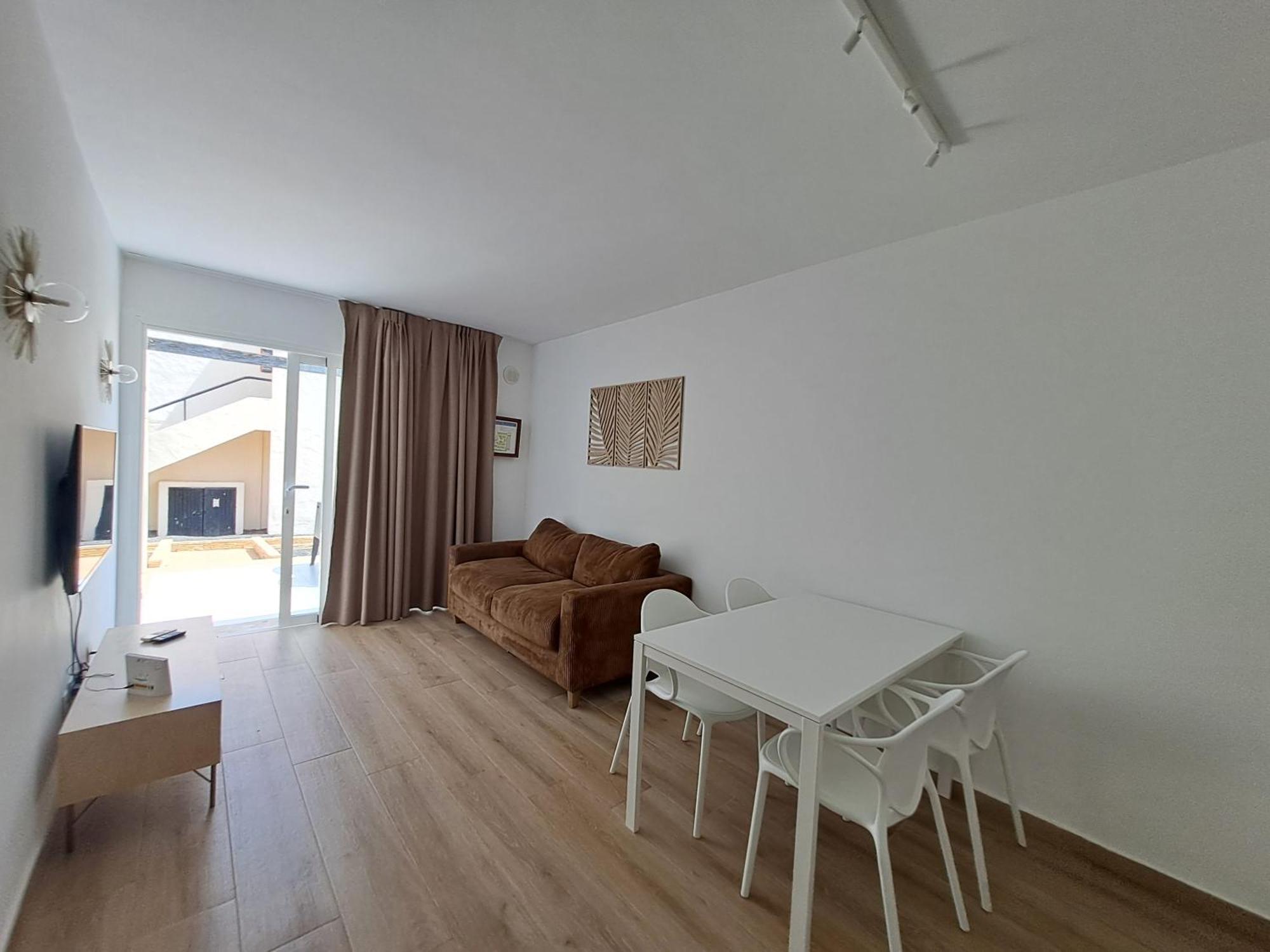 Homeforguest Apartamento 15 Con Terraza Y Piscina En 科拉雷侯 外观 照片