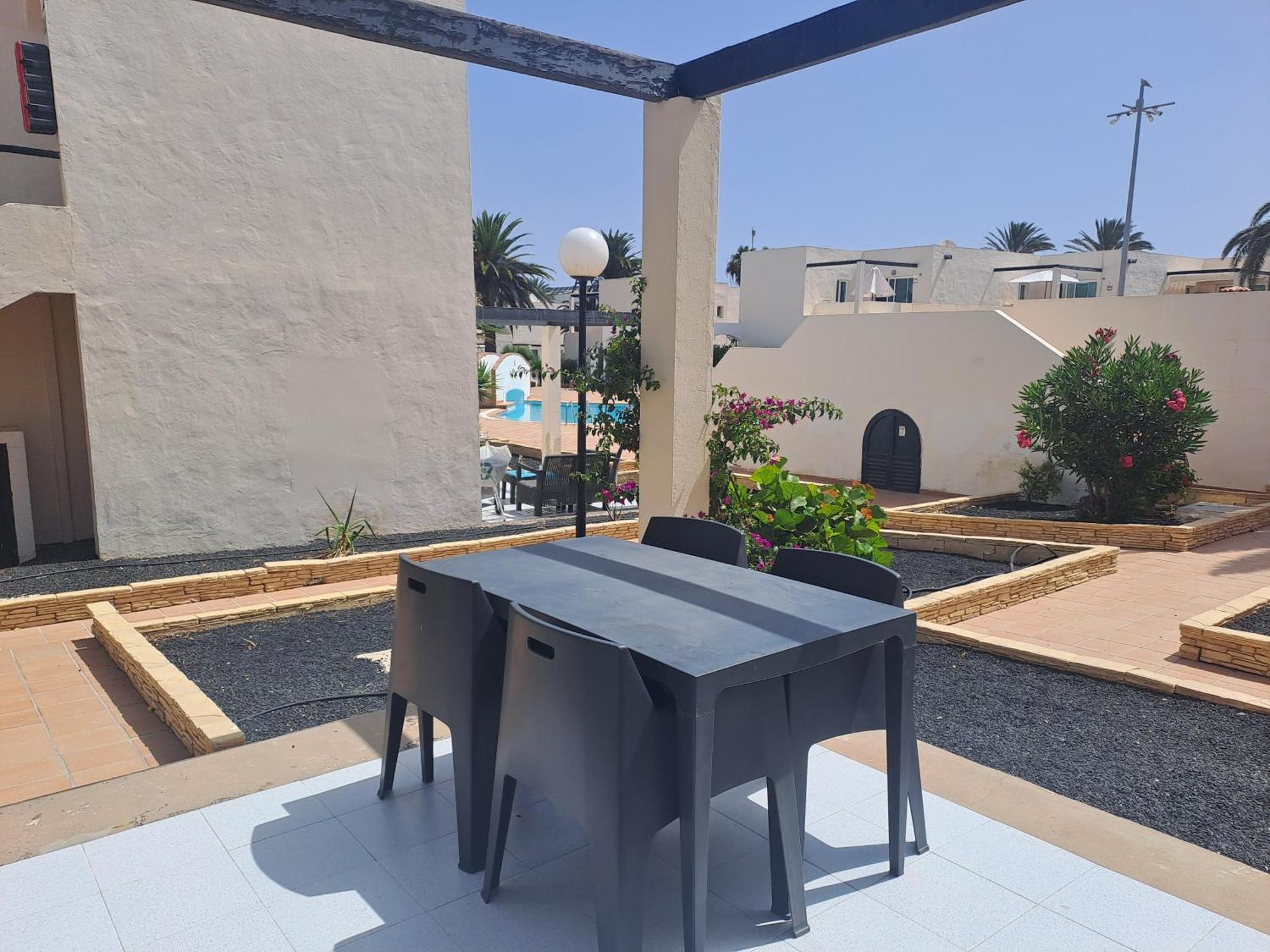 Homeforguest Apartamento 15 Con Terraza Y Piscina En 科拉雷侯 外观 照片