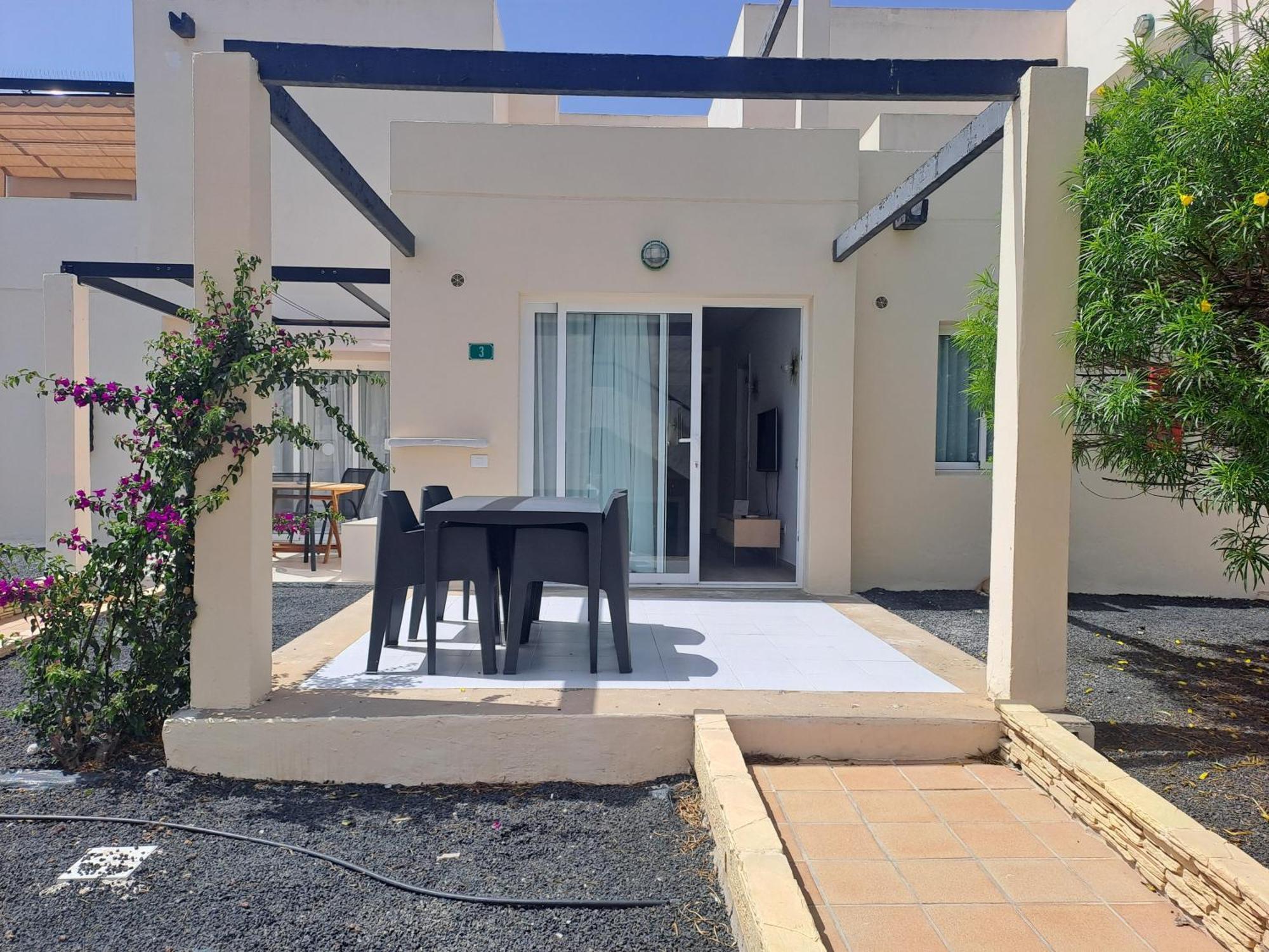 Homeforguest Apartamento 15 Con Terraza Y Piscina En 科拉雷侯 外观 照片