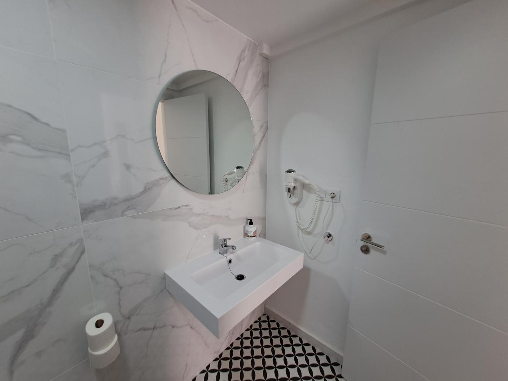 Homeforguest Apartamento 15 Con Terraza Y Piscina En 科拉雷侯 外观 照片