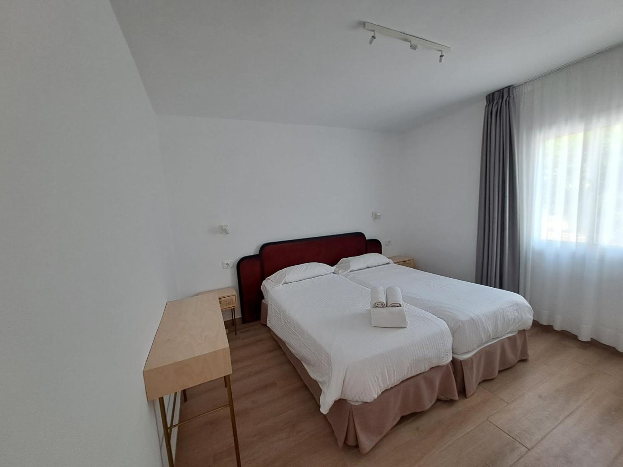 Homeforguest Apartamento 15 Con Terraza Y Piscina En 科拉雷侯 外观 照片
